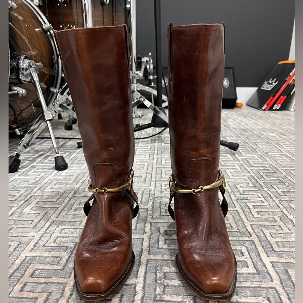 Brown boots with gold details